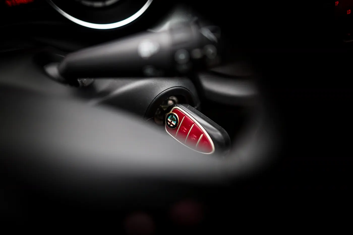 Small vehicle key in an ignition