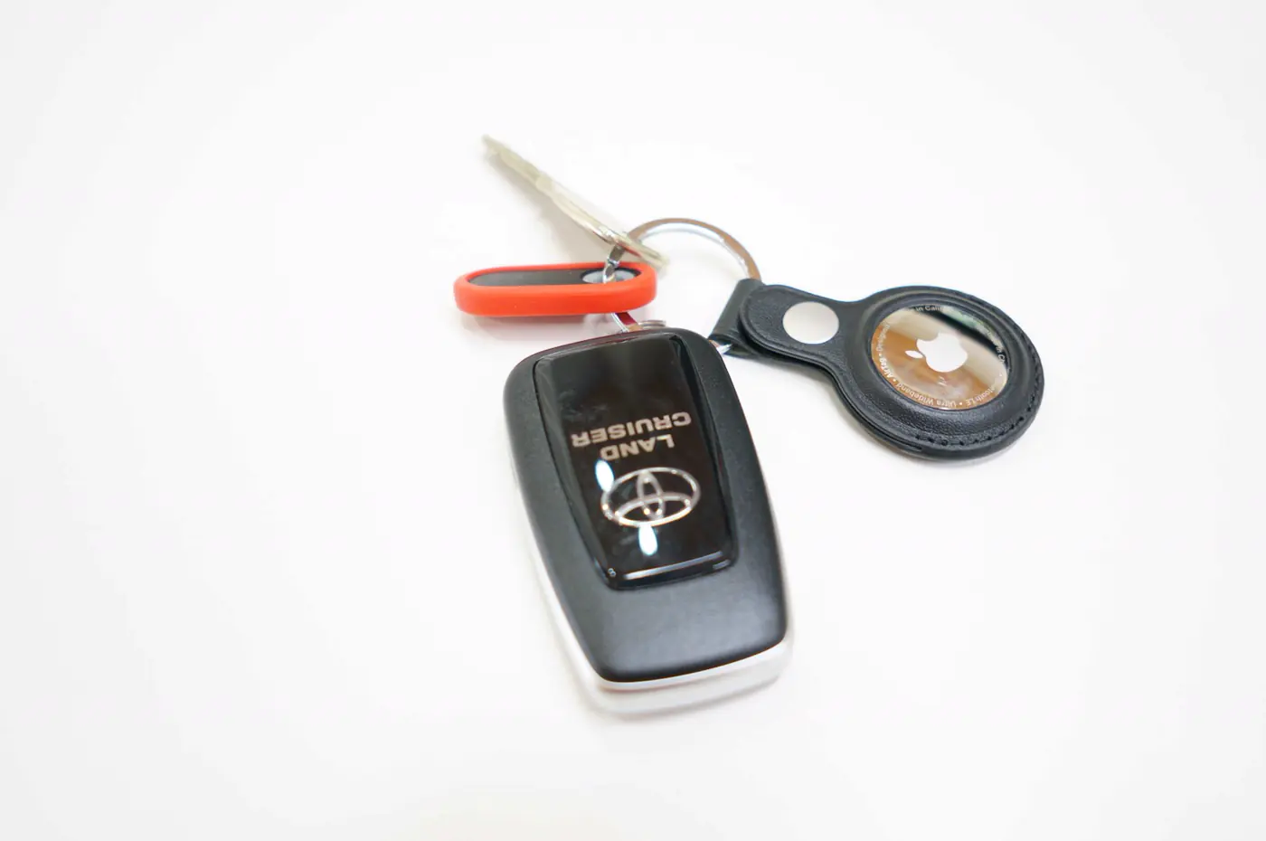 Four-wheel-drive remote key with tracker
